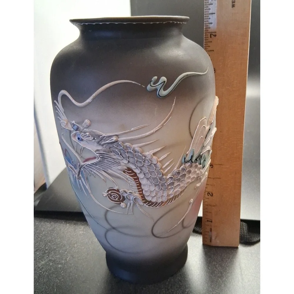 Dragon Ware Moriage Vase Color Black & White Japan